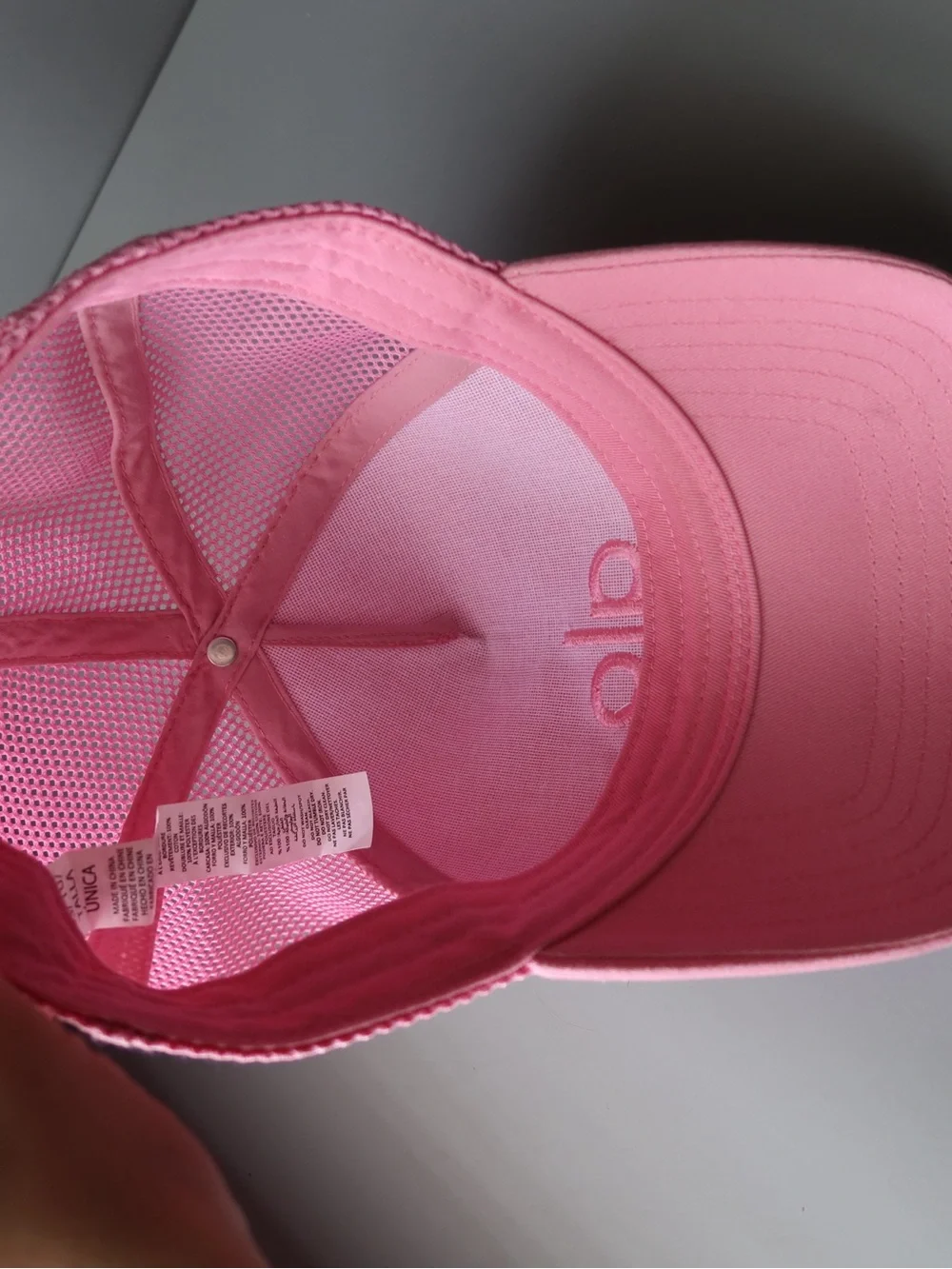 ALO Yoga District Trucker Hat – Candy Heart Pink
